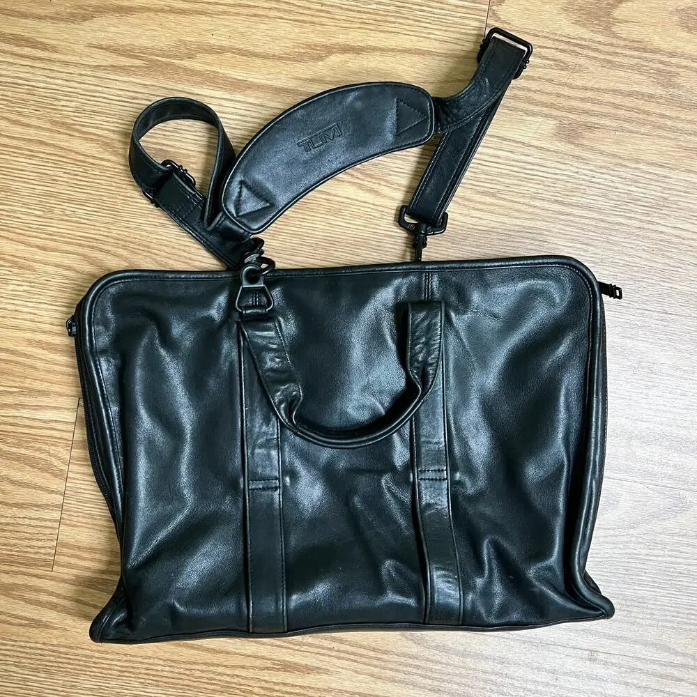 Tumi black nappa leather vintage travel shoulder laptop briefcase messenger bag